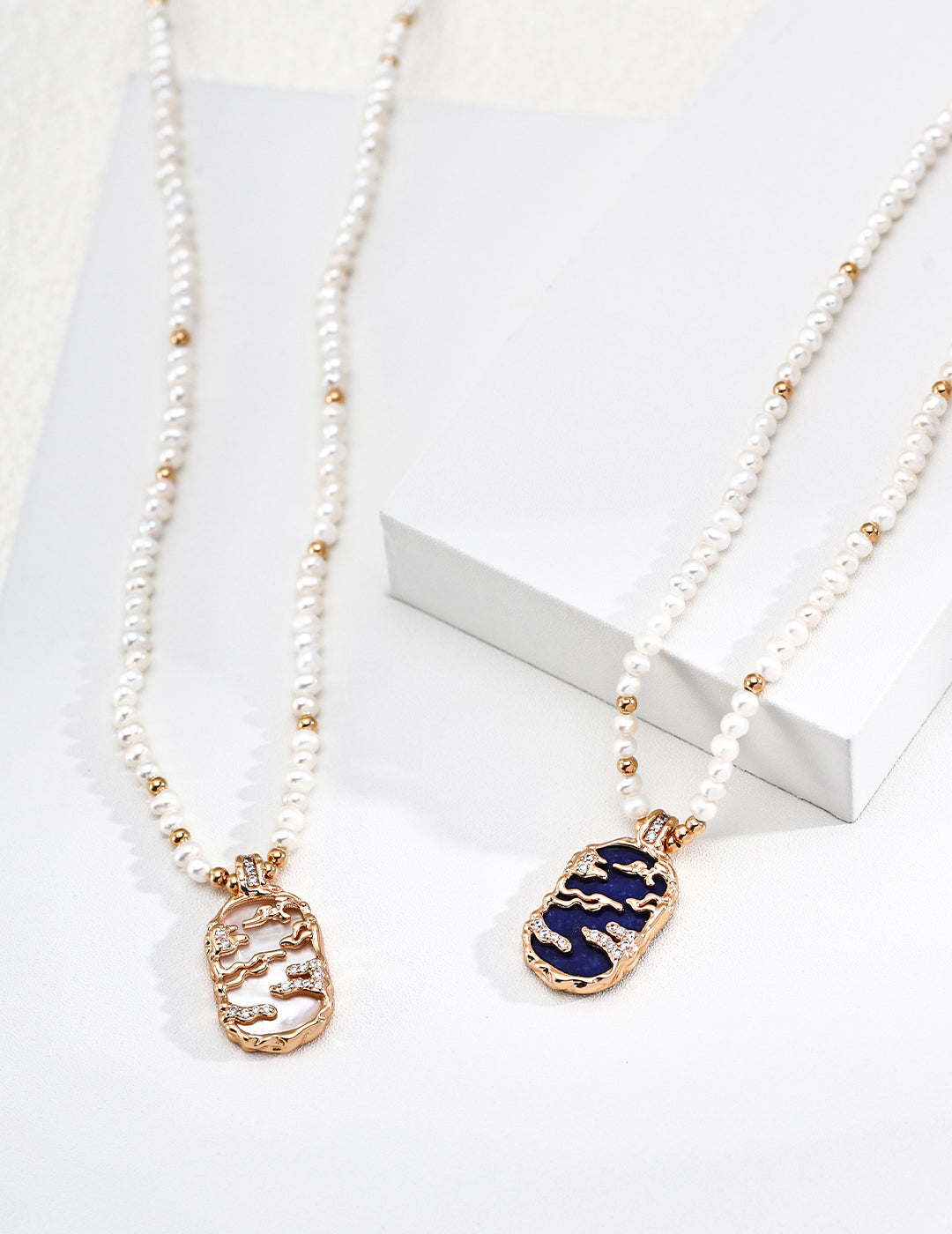 Cloudrise Freshwater Pearl Pendant Necklace – Mother of Pearl / Lapis Lazuli