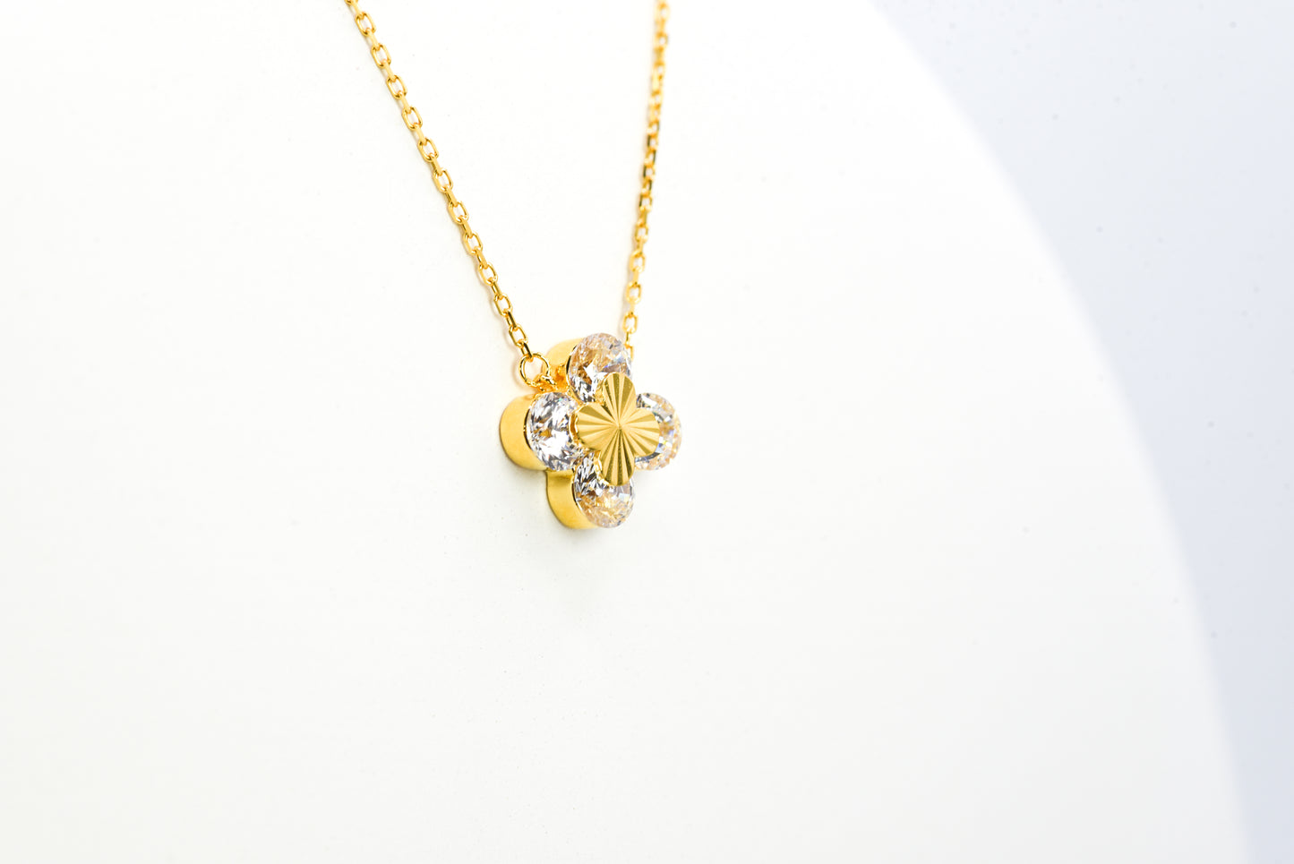Clover Spark Necklace, Yellow Gold - Lunelle Atelier