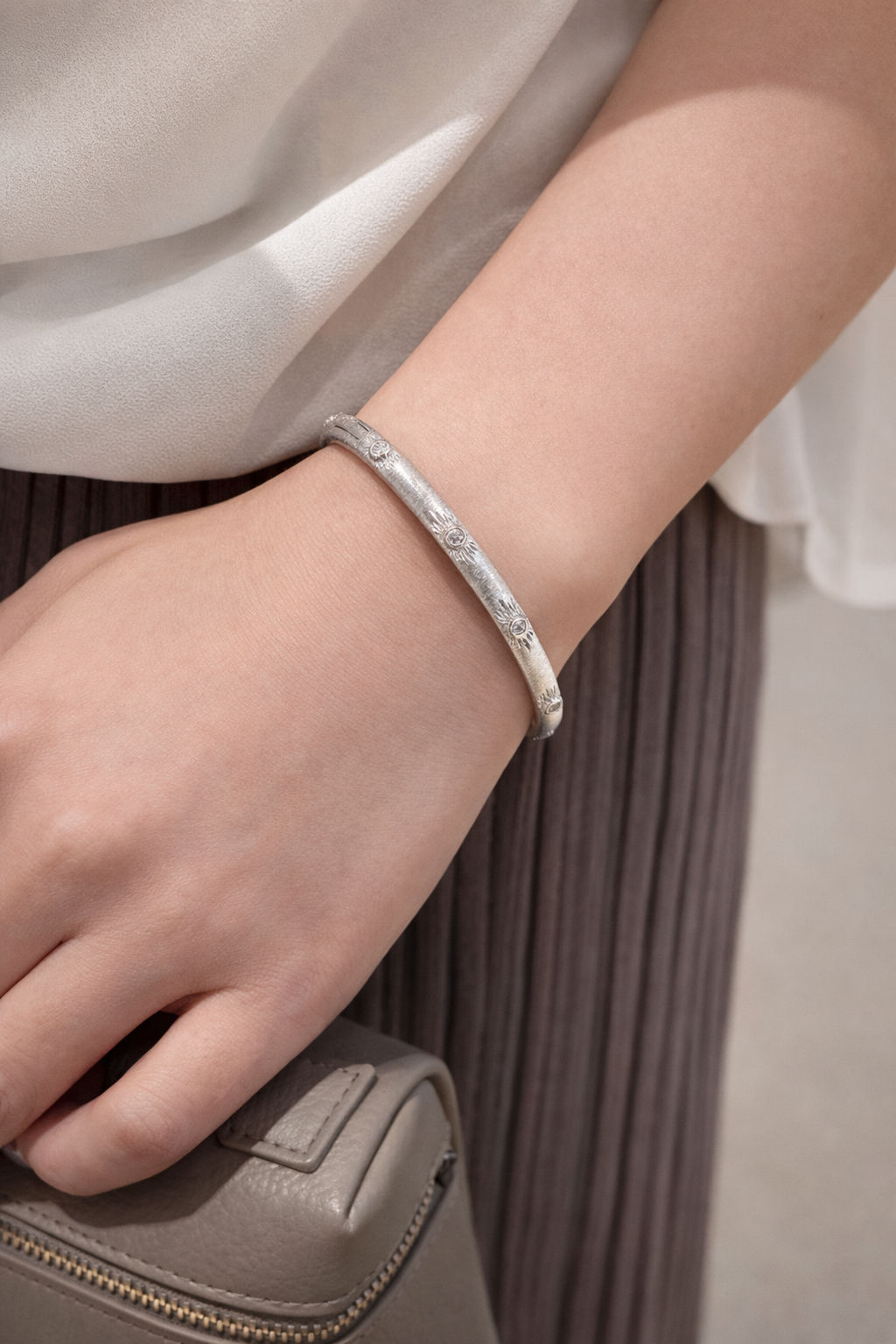 Stella Brushed Star Bangle - Lunelle Atelier