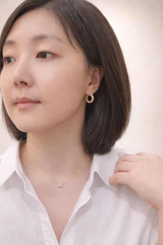 Twisted Rope Horseshoe Gold Hoop Earrings ｜Gold Finish - Lunelle Atelier