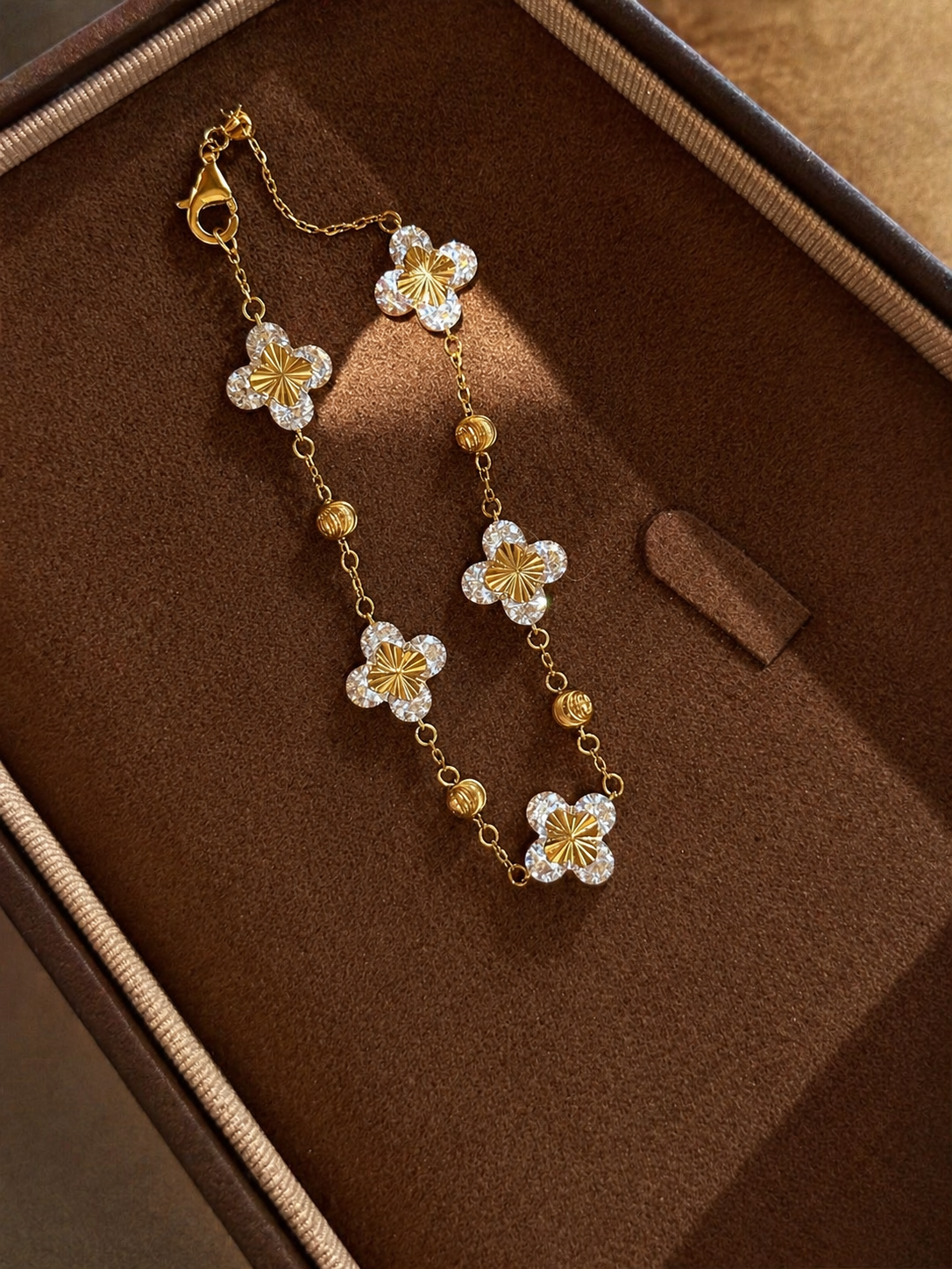 Clover Spark Bracelet, Yellow Gold - Lunelle Atelier